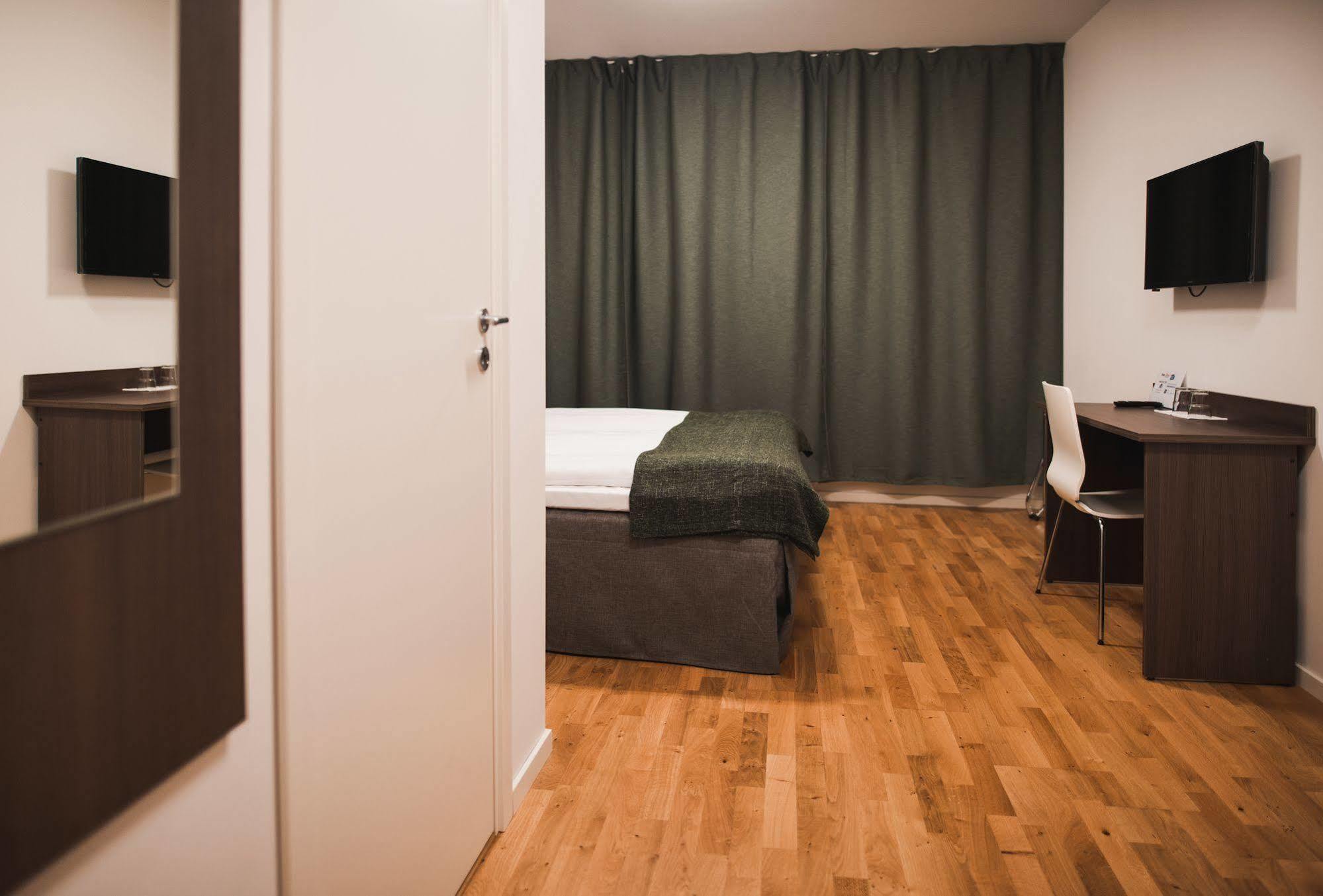 Stay Xtra Hotel Kista Stockholm Bagian luar foto