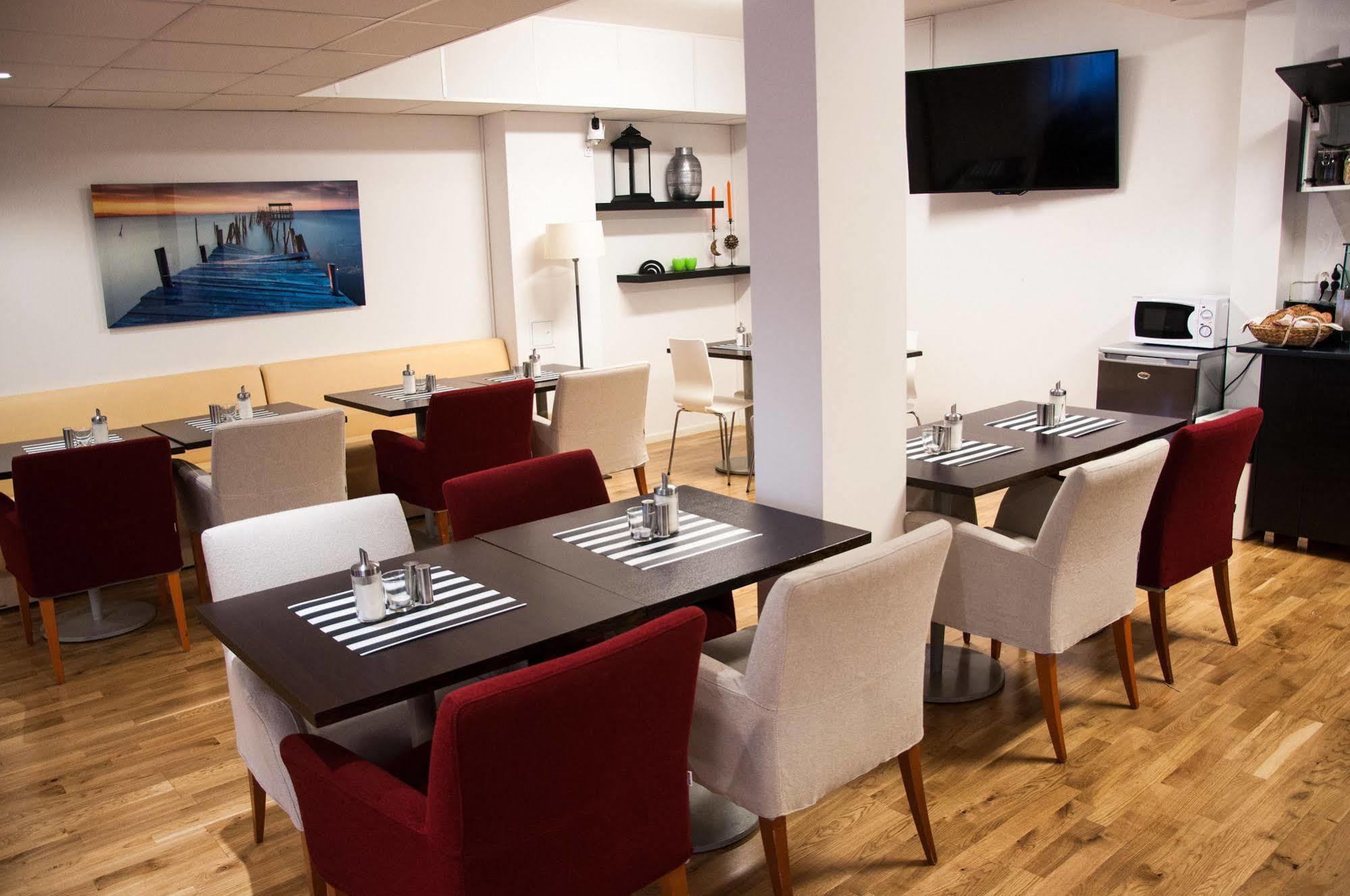 Stay Xtra Hotel Kista Stockholm Bagian luar foto
